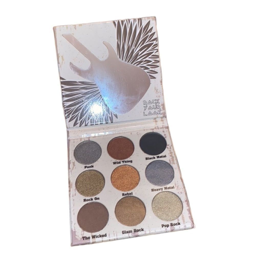 •CROWN• NWB Eyeshadow palette by 👑 Crown